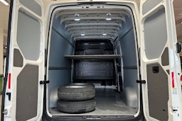 valkoinen Volkswagen Crafter 2023 kuva 22.