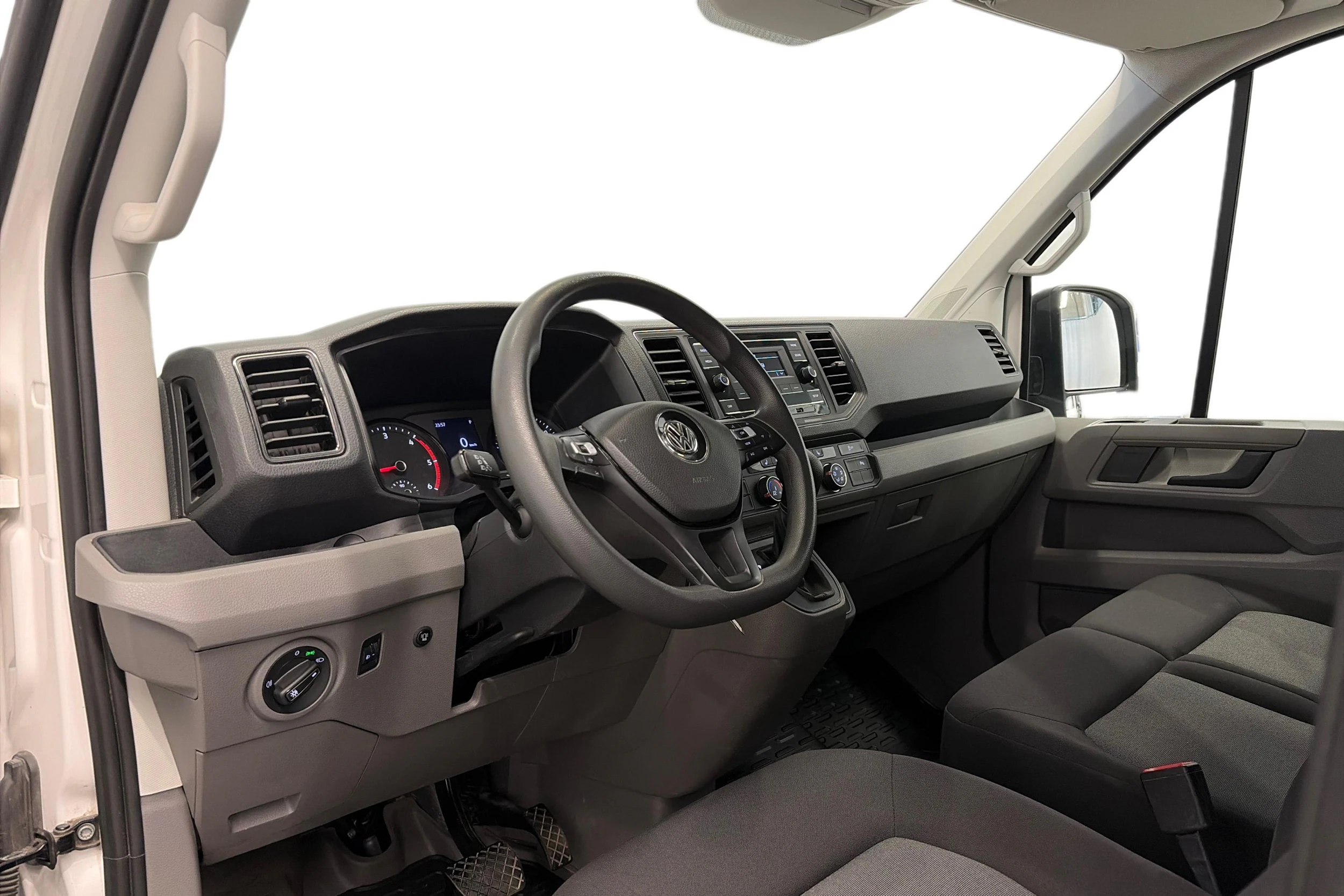 Valkoinen Volkswagen CRAFTER 2023 kuva 8.