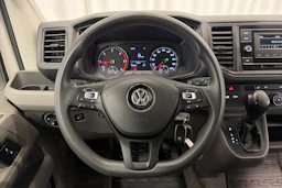 Valkoinen Volkswagen CRAFTER 2023 kuva 11.