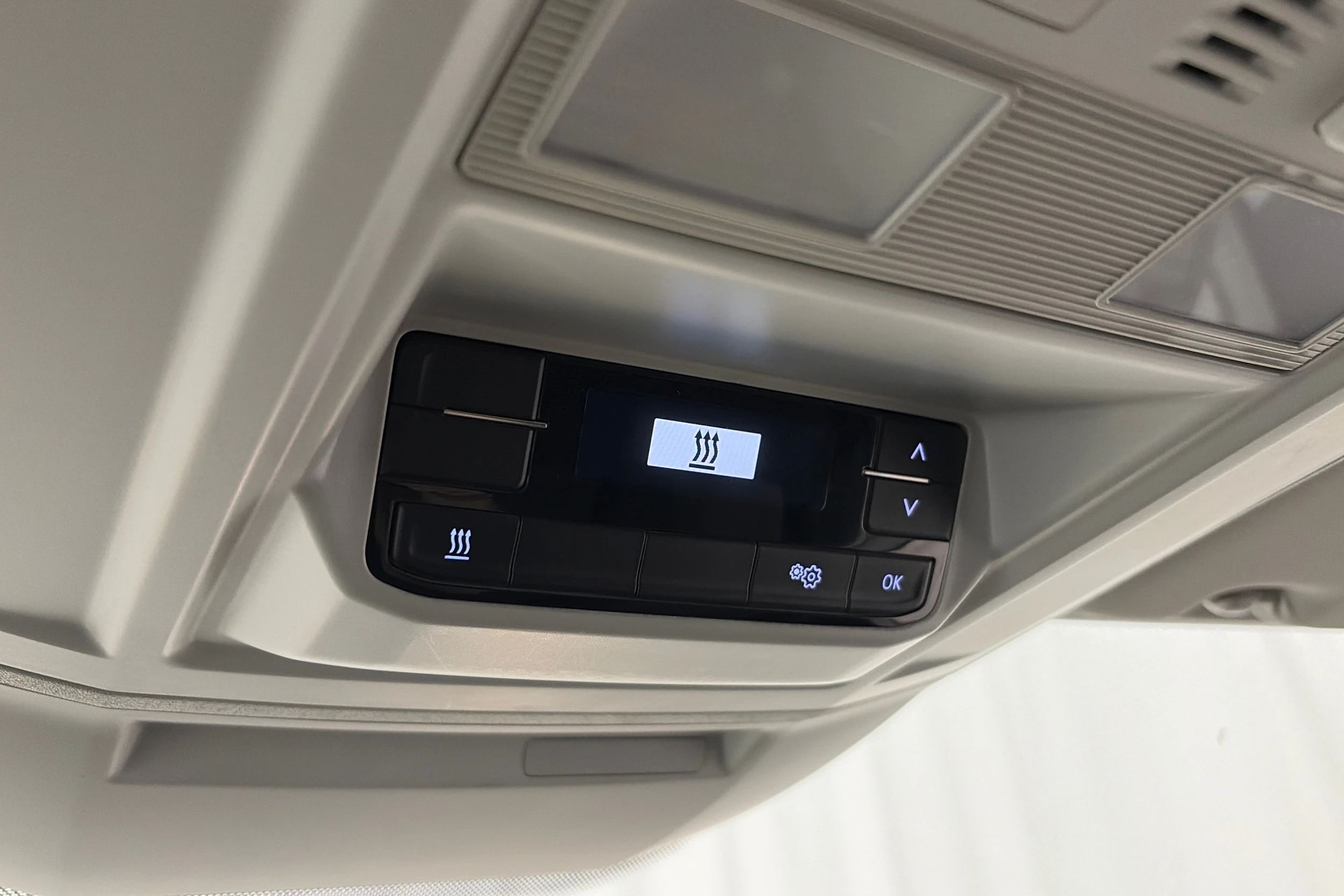 Valkoinen Volkswagen CRAFTER 2023 kuva 16.