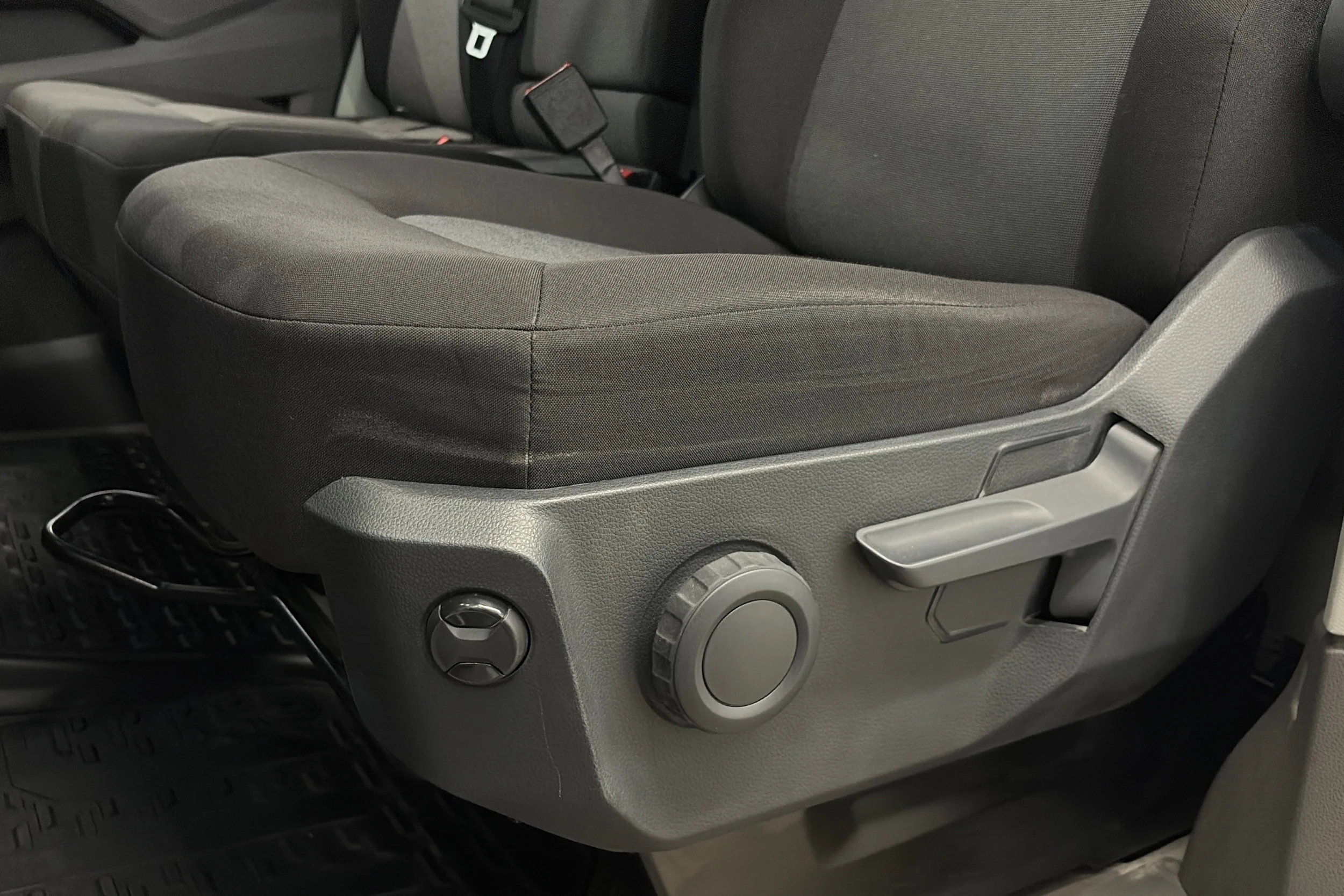 Valkoinen Volkswagen CRAFTER 2023 kuva 17.