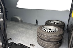 Harmaa Volkswagen CRAFTER 2022 kuva 31.