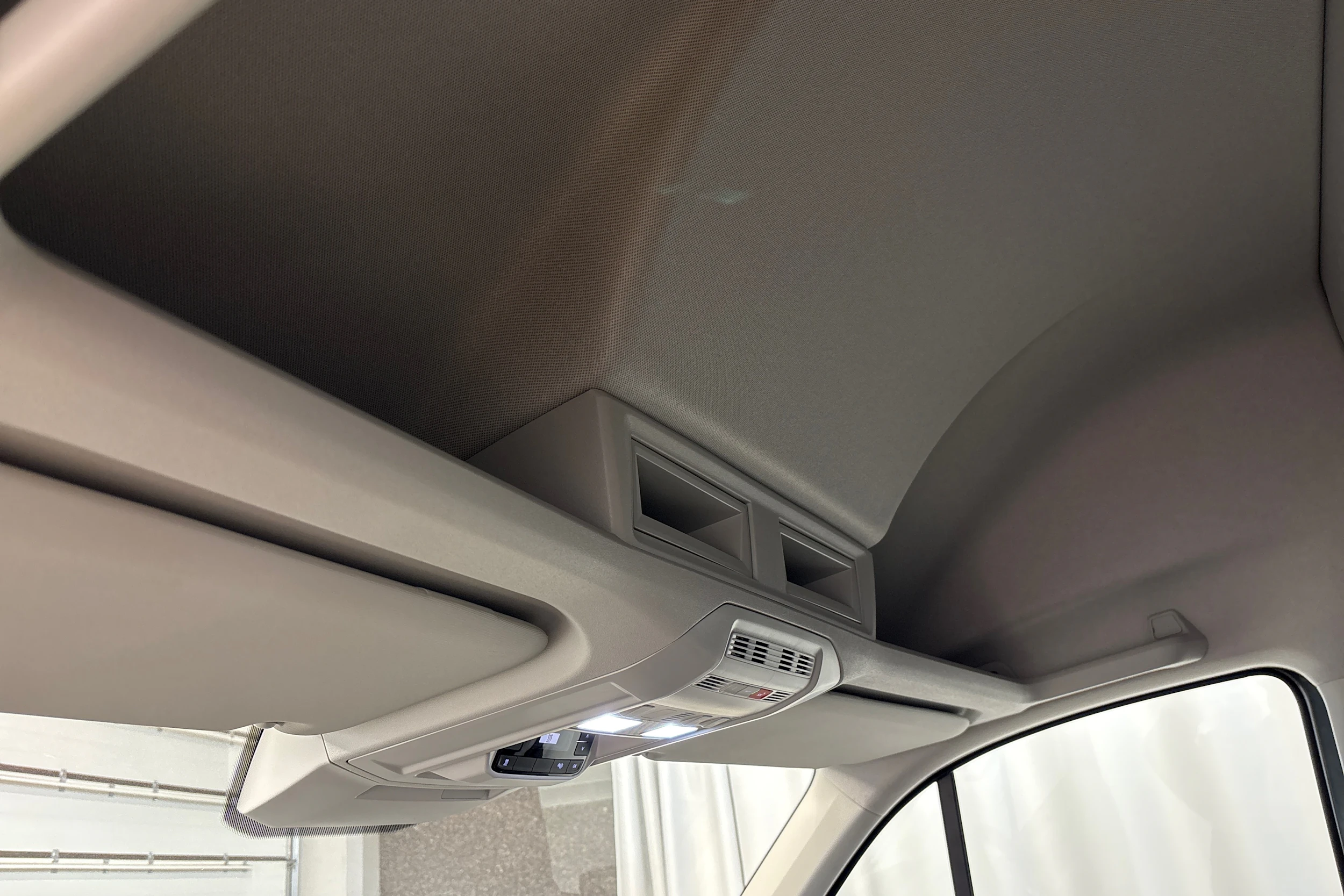 Harmaa Volkswagen CRAFTER 2023 kuva 24.