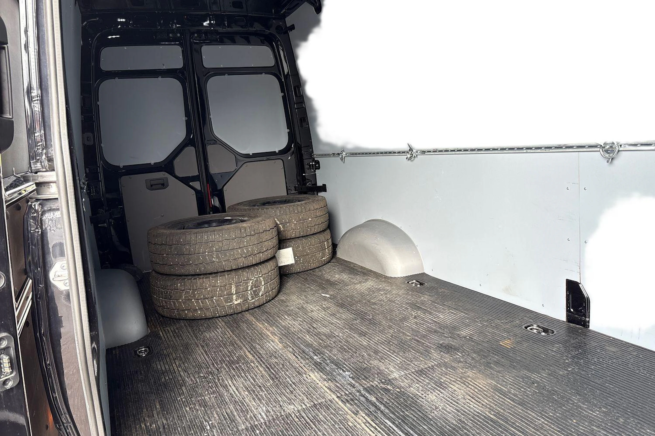 musta Volkswagen Crafter 2023 kuva 8.