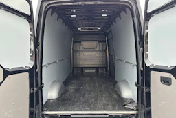 musta Volkswagen Crafter 2023 kuva 11.