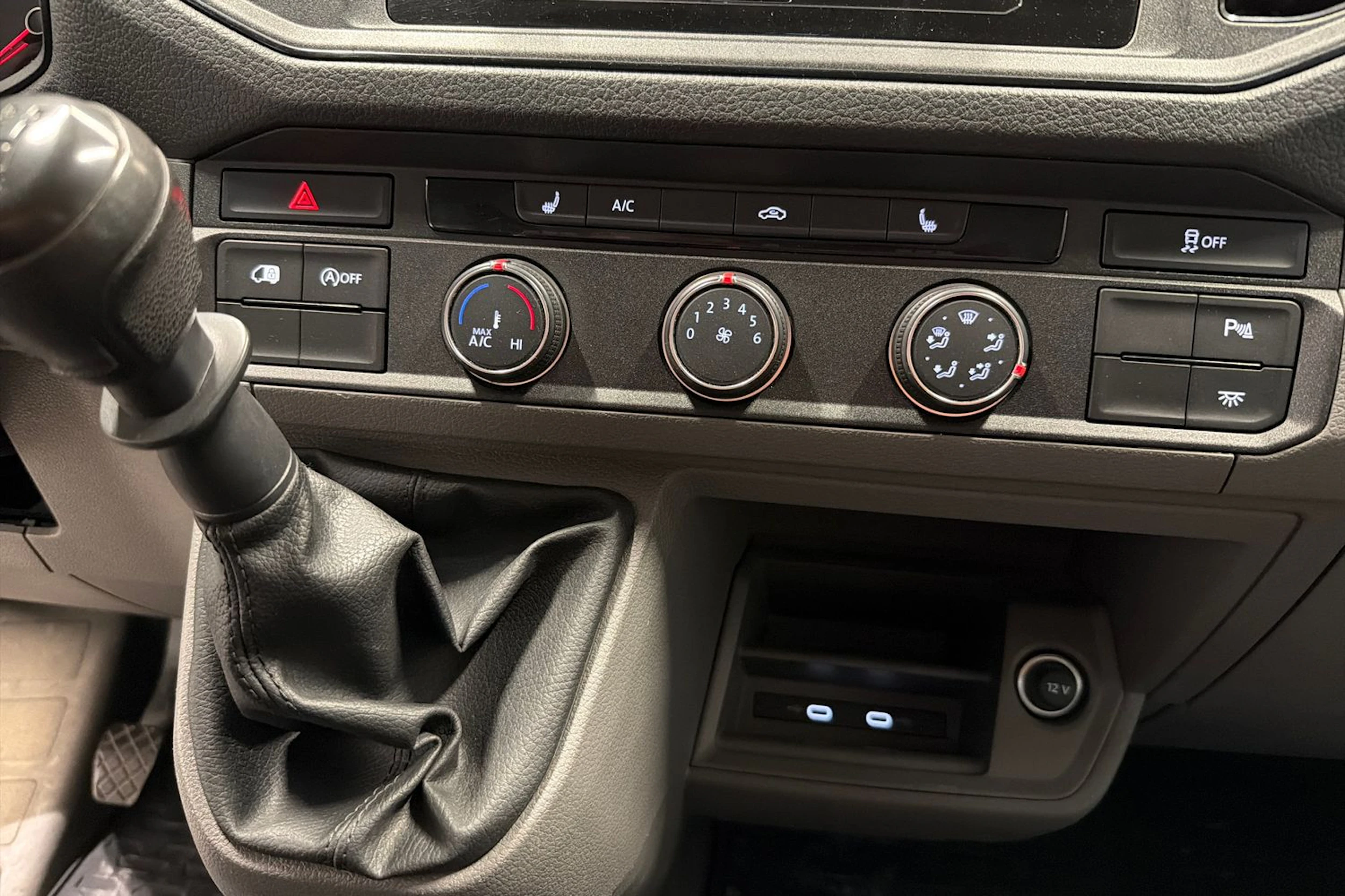 musta Volkswagen Crafter 2023 kuva 14.