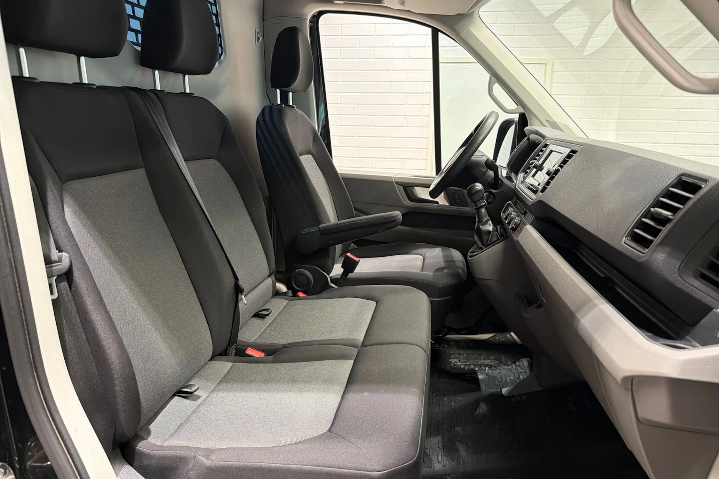 musta Volkswagen Crafter 2023 kuva 20.
