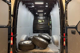 musta Volkswagen Crafter 2023 kuva 22.