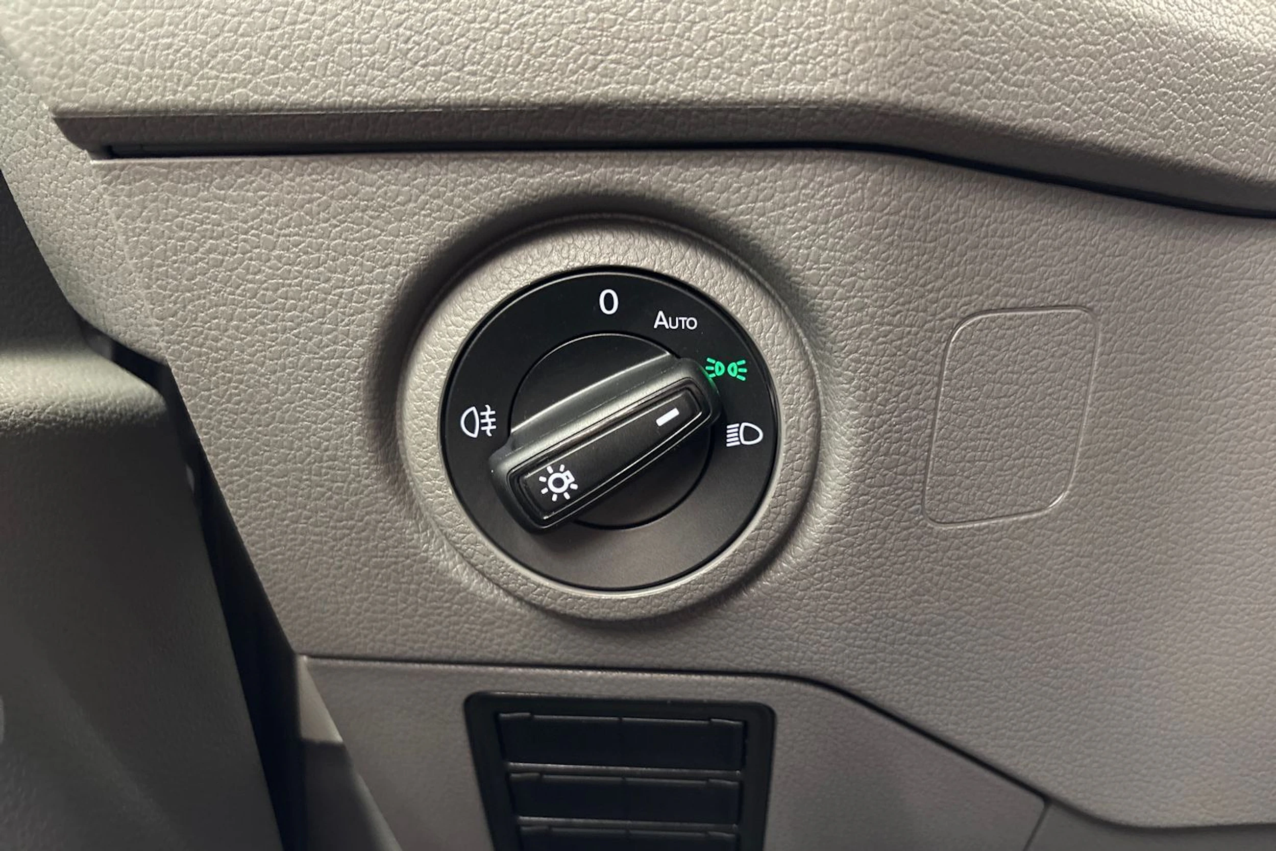 musta Volkswagen Crafter 2023 kuva 17.
