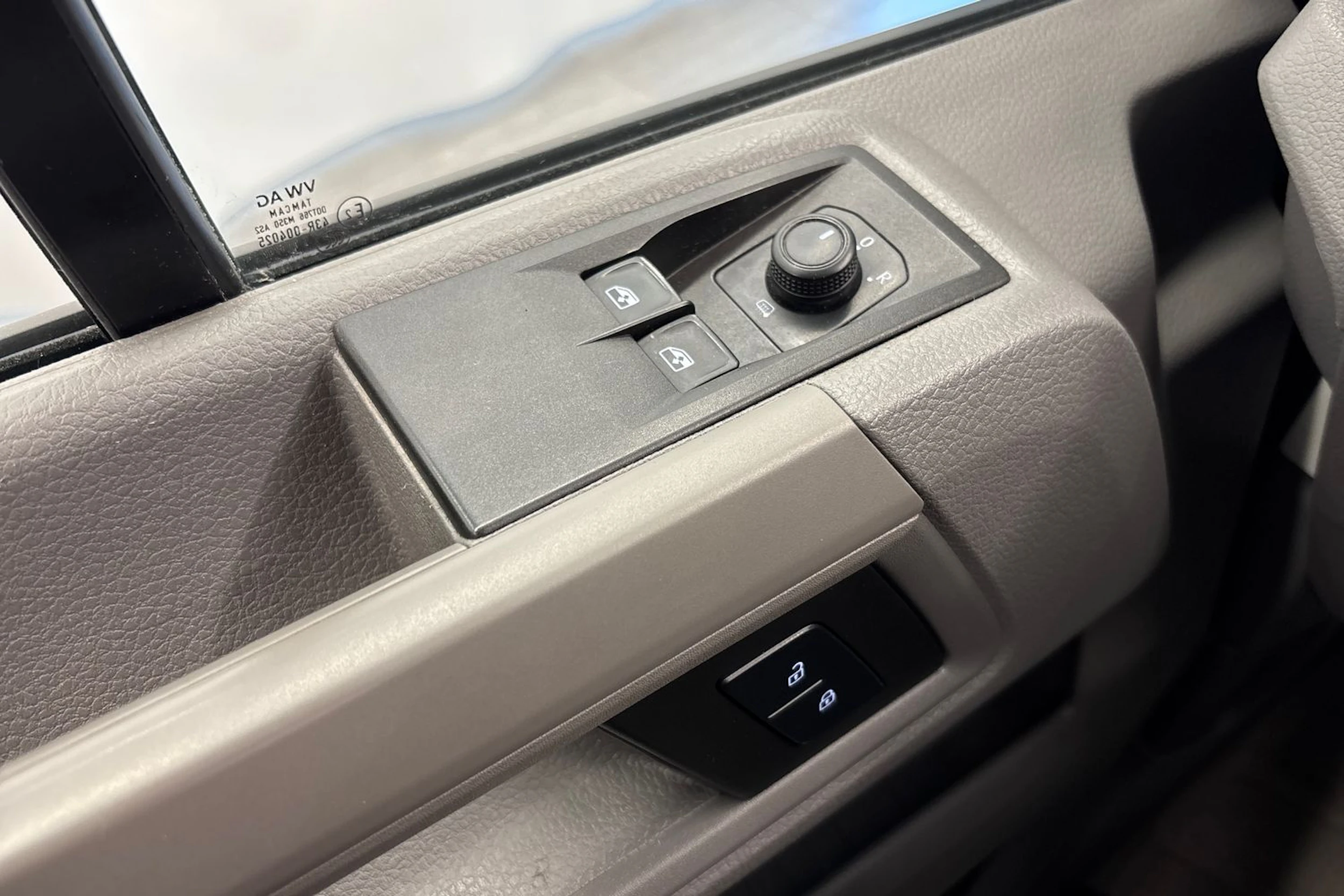 musta Volkswagen Crafter 2023 kuva 18.