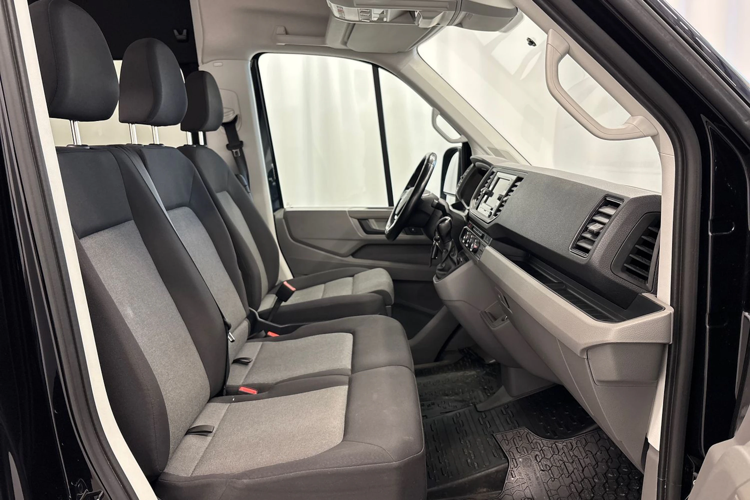 musta Volkswagen Crafter 2023 kuva 20.