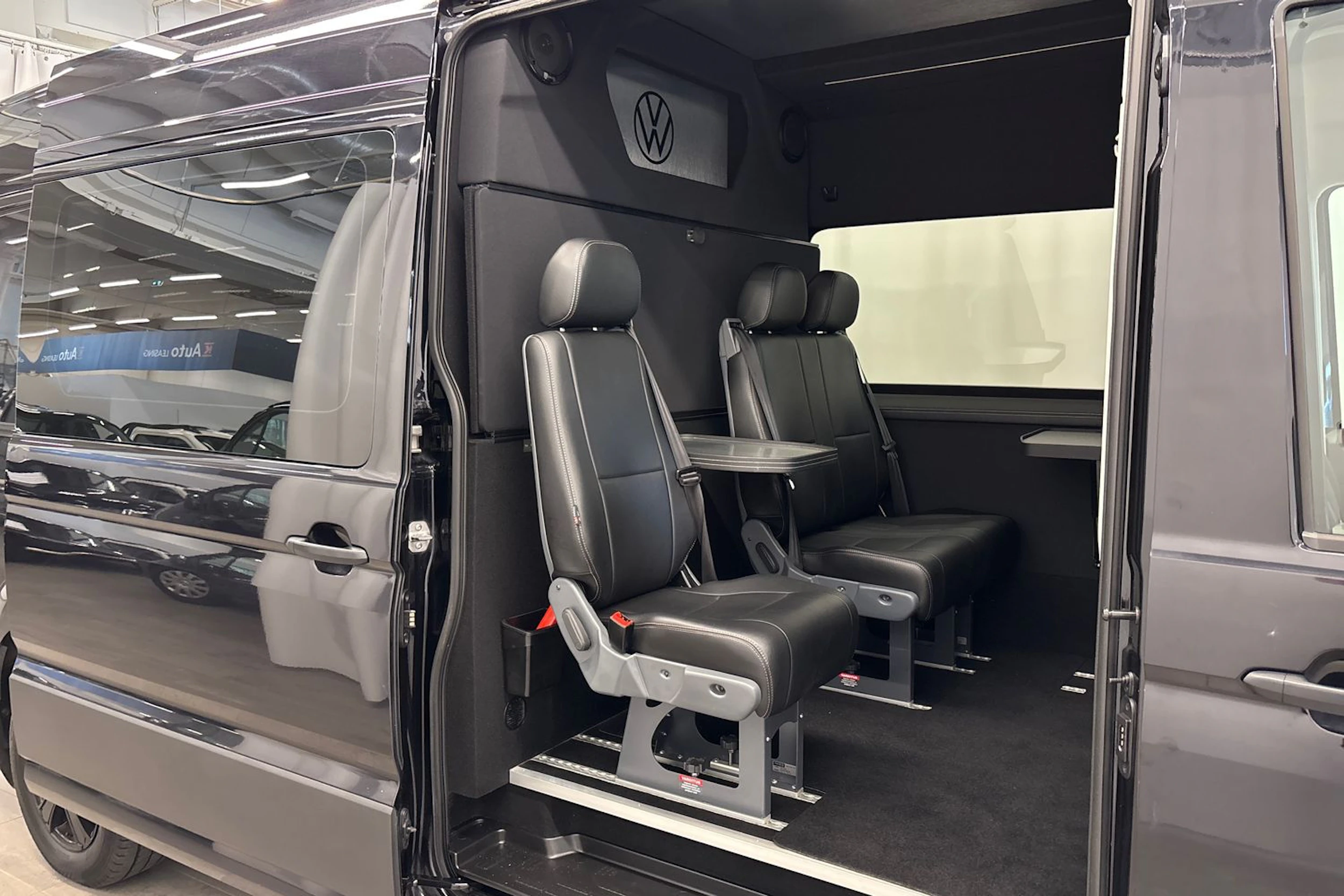 musta Volkswagen Crafter 2023 kuva 21.