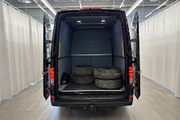 musta Volkswagen Crafter 2023 kuva 26.