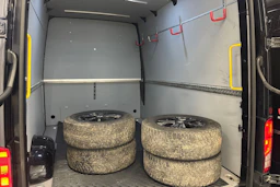 musta Volkswagen Crafter 2023 kuva 28.