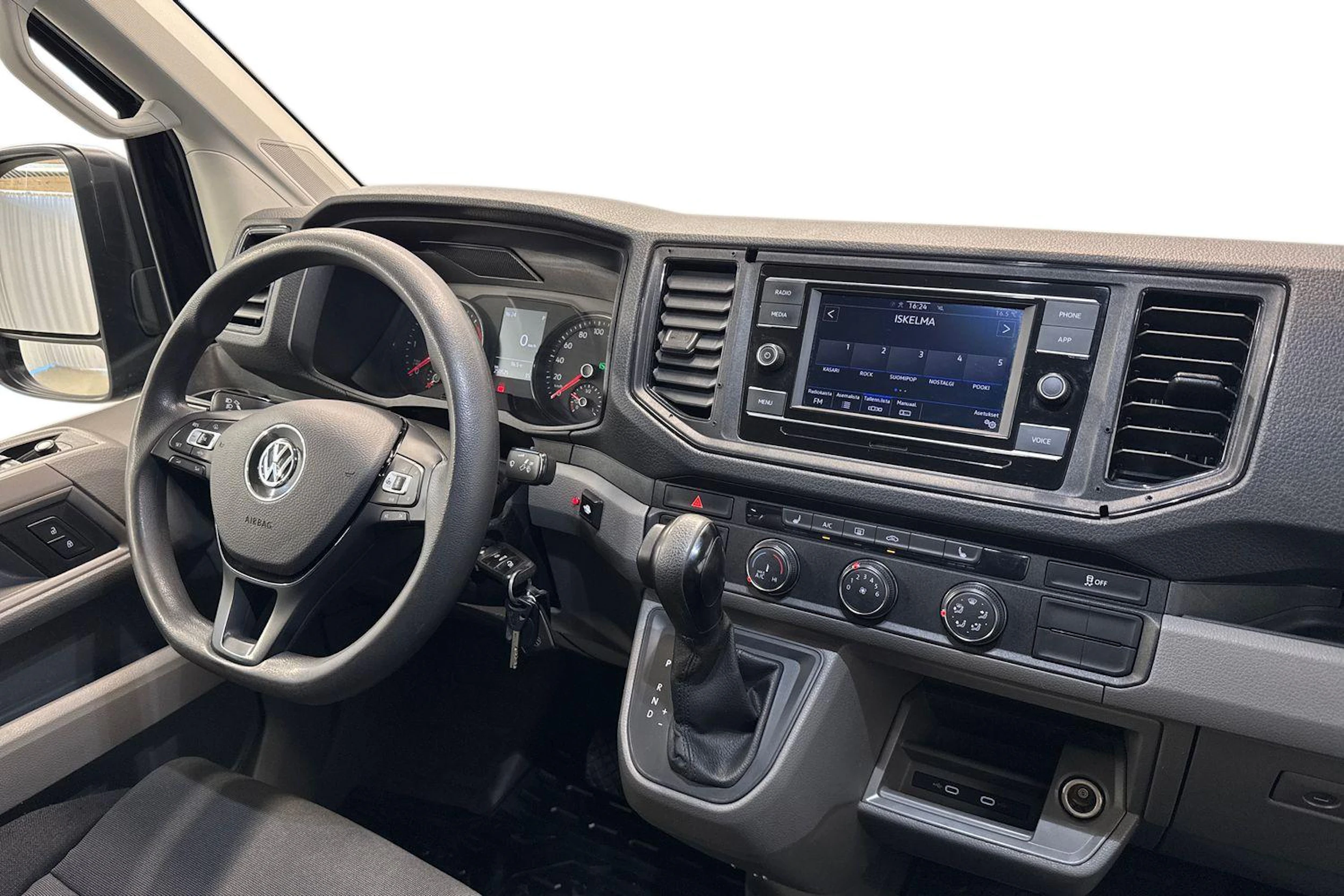 musta Volkswagen Crafter 2023 kuva 11.