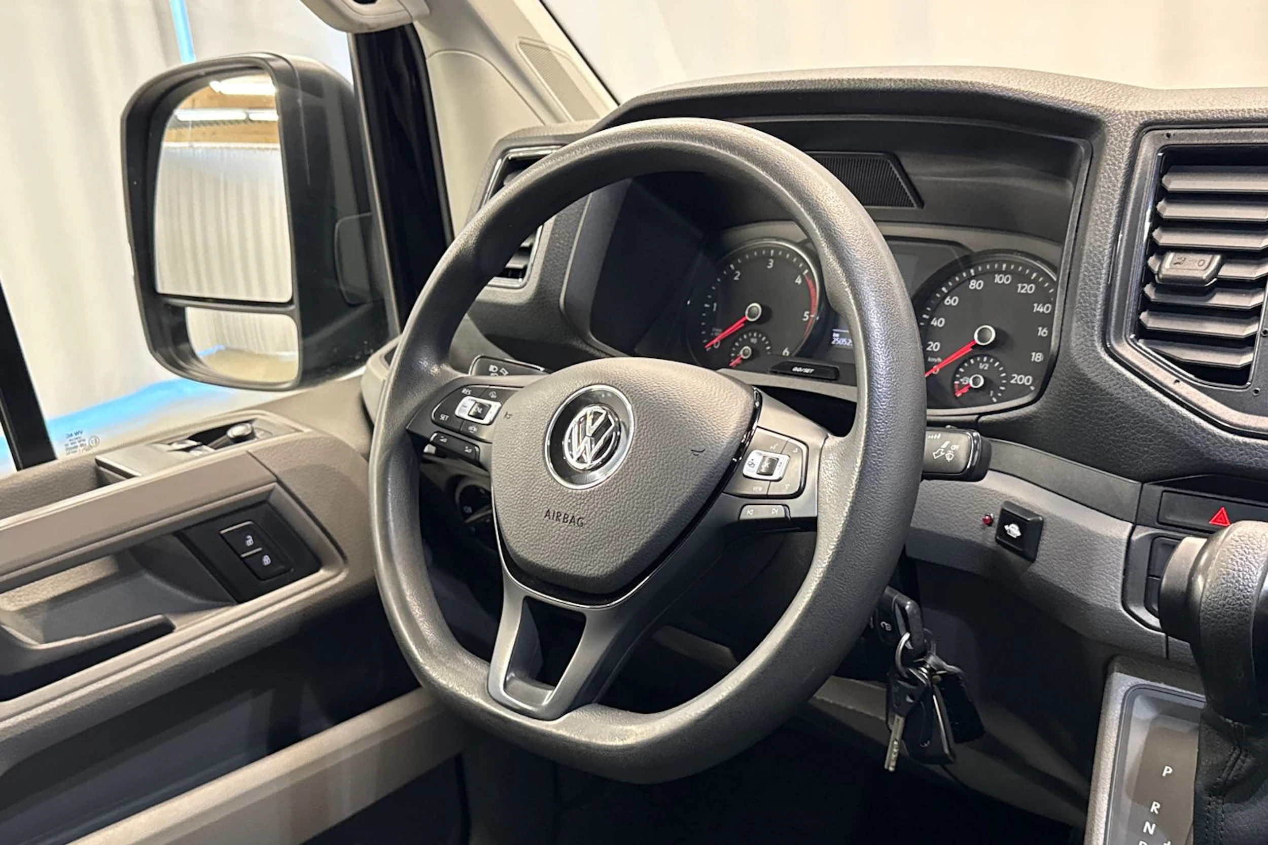 musta Volkswagen Crafter 2023 kuva 13.