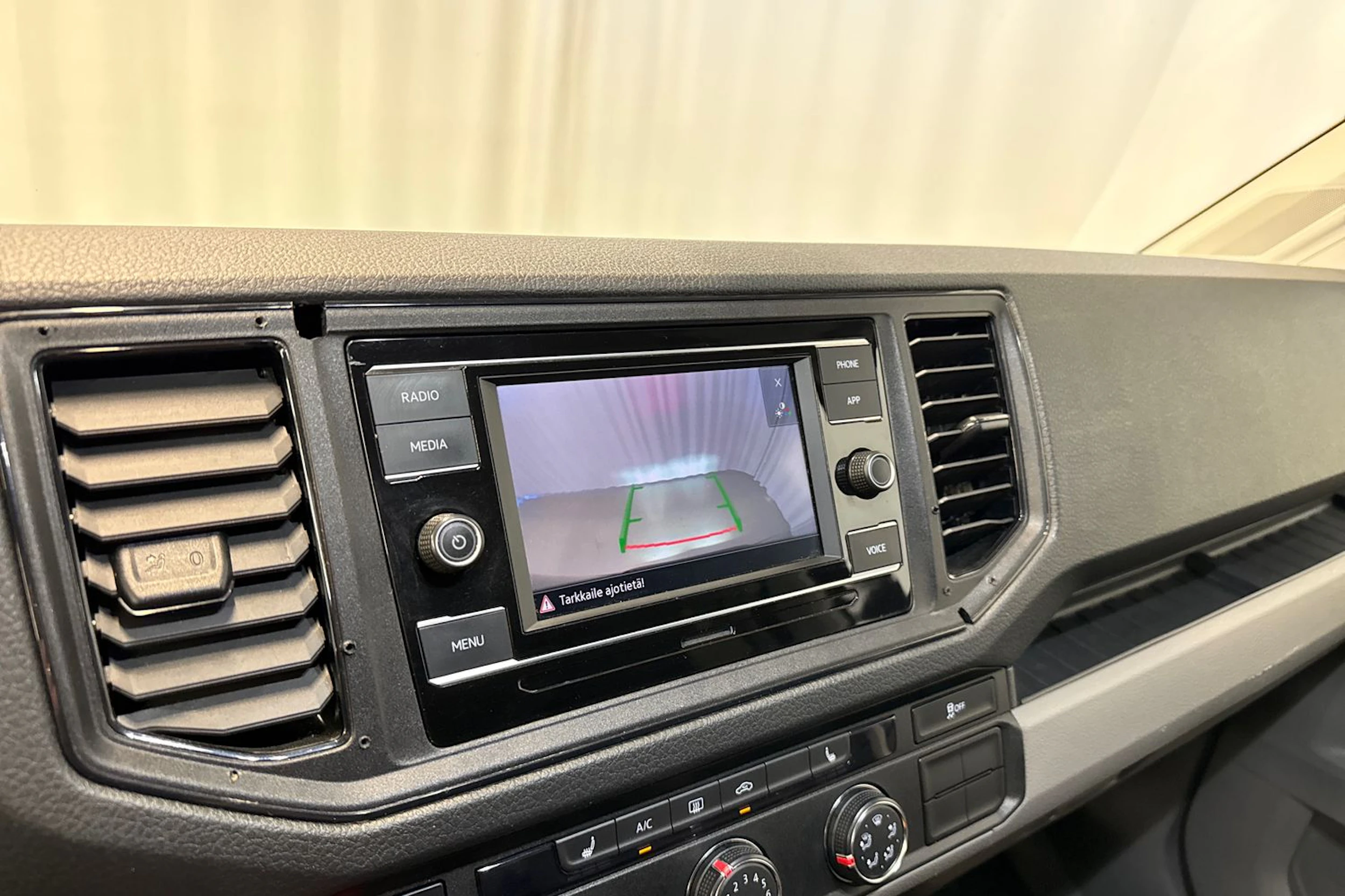 musta Volkswagen Crafter 2023 kuva 18.