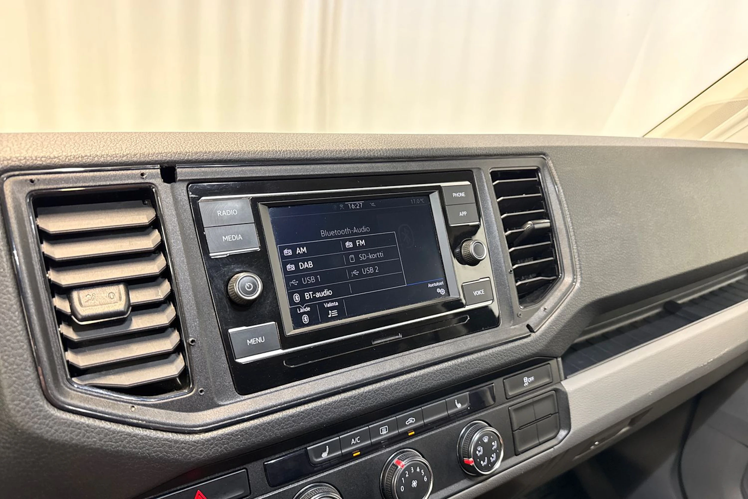 musta Volkswagen Crafter 2023 kuva 19.