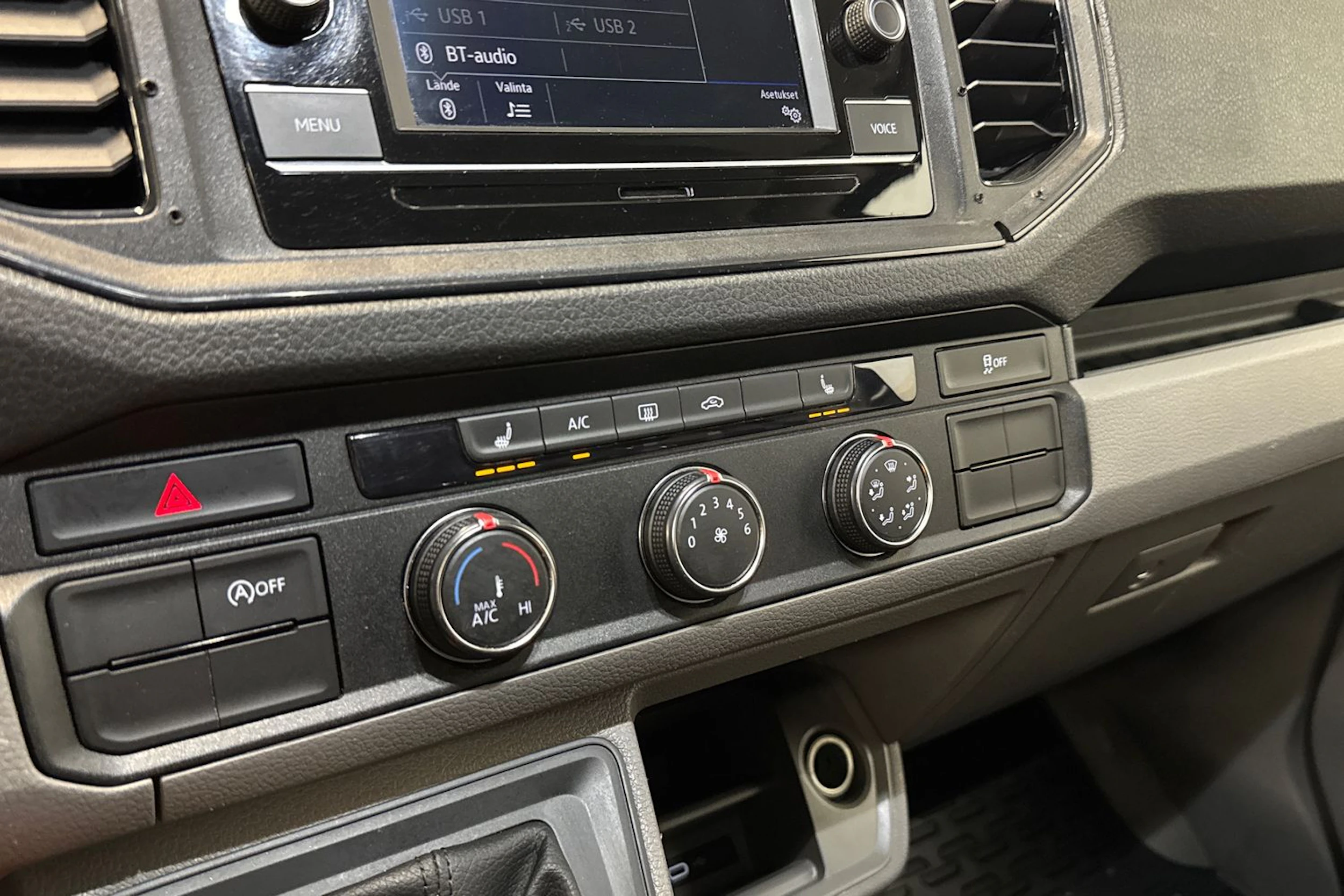 musta Volkswagen Crafter 2023 kuva 20.