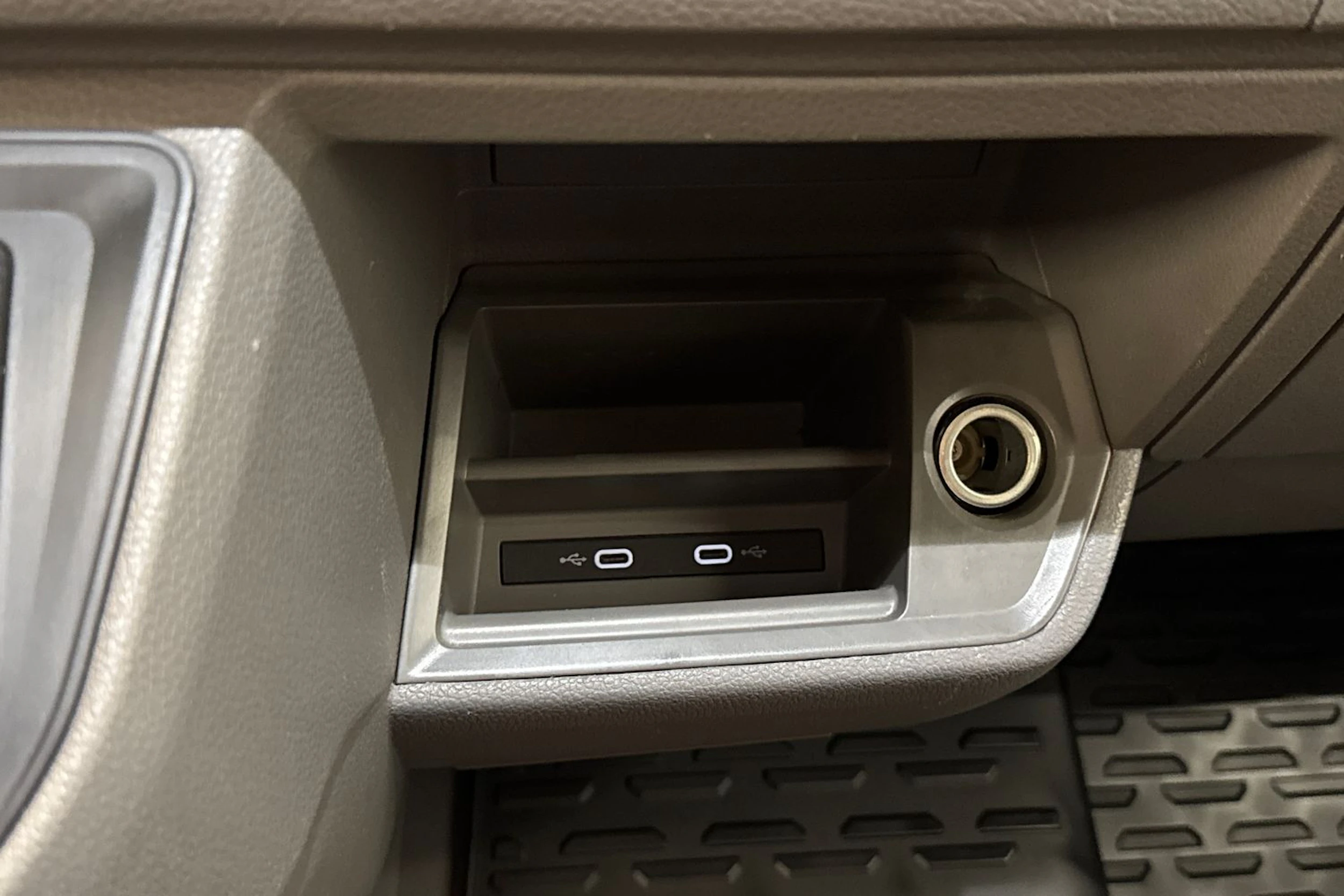 musta Volkswagen Crafter 2023 kuva 21.