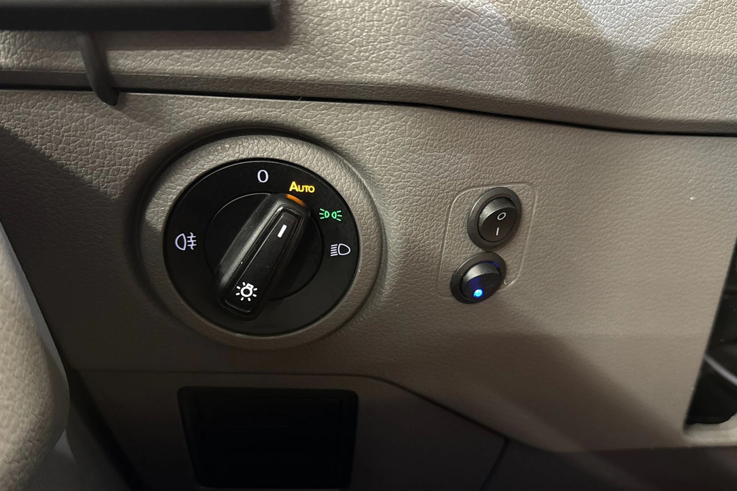 musta Volkswagen Crafter 2023 kuva 23.