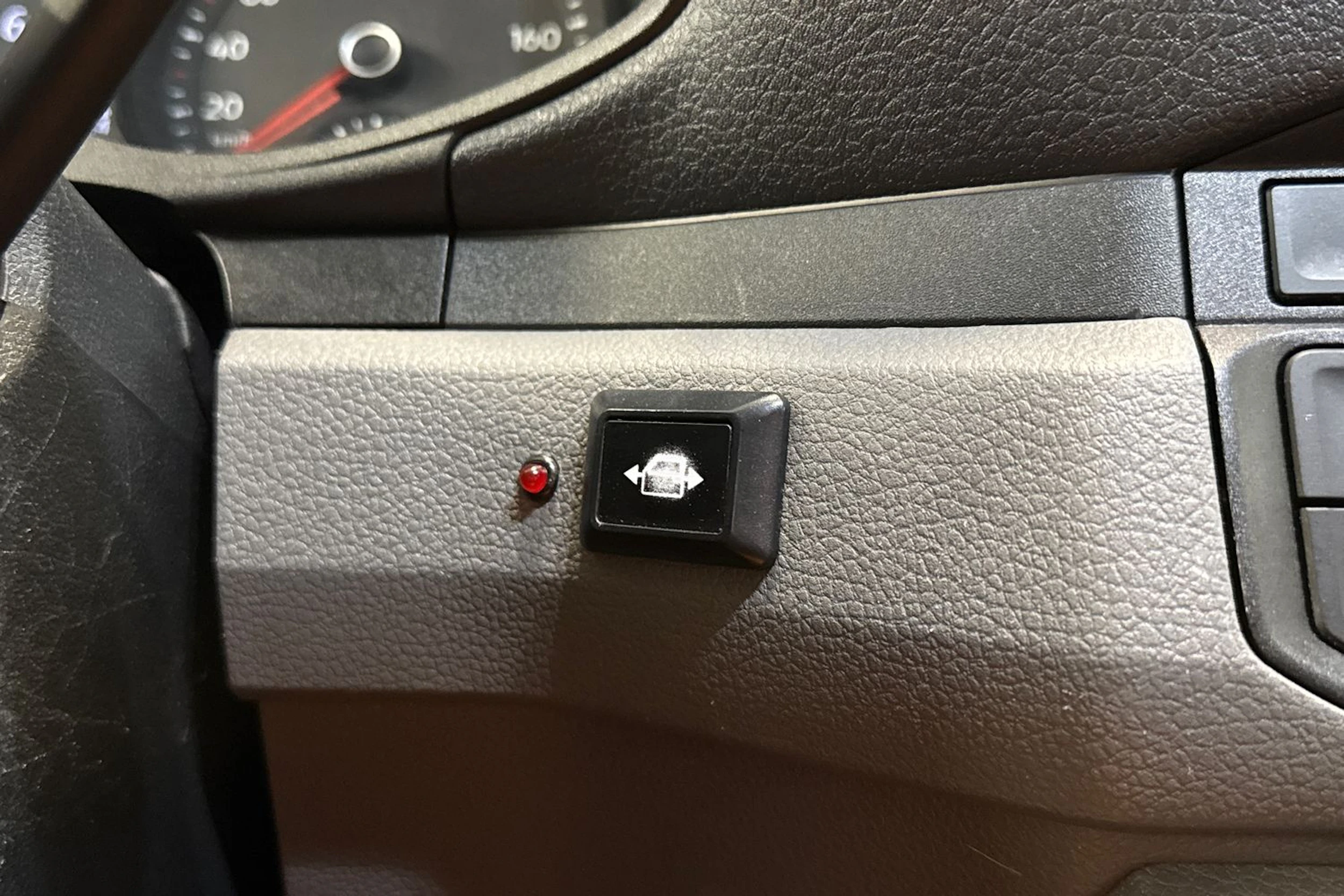 musta Volkswagen Crafter 2023 kuva 25.
