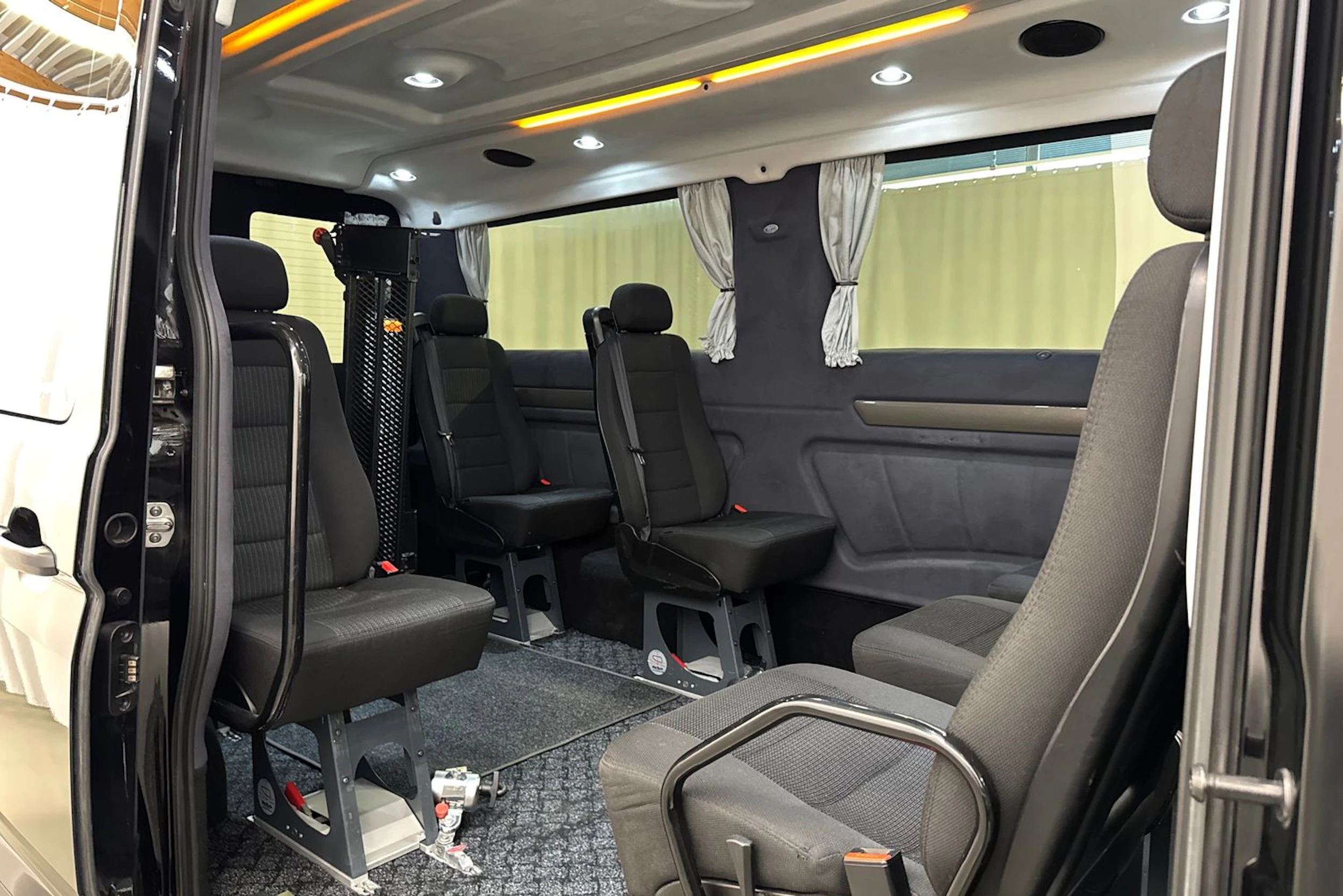 musta Volkswagen Crafter 2023 kuva 27.