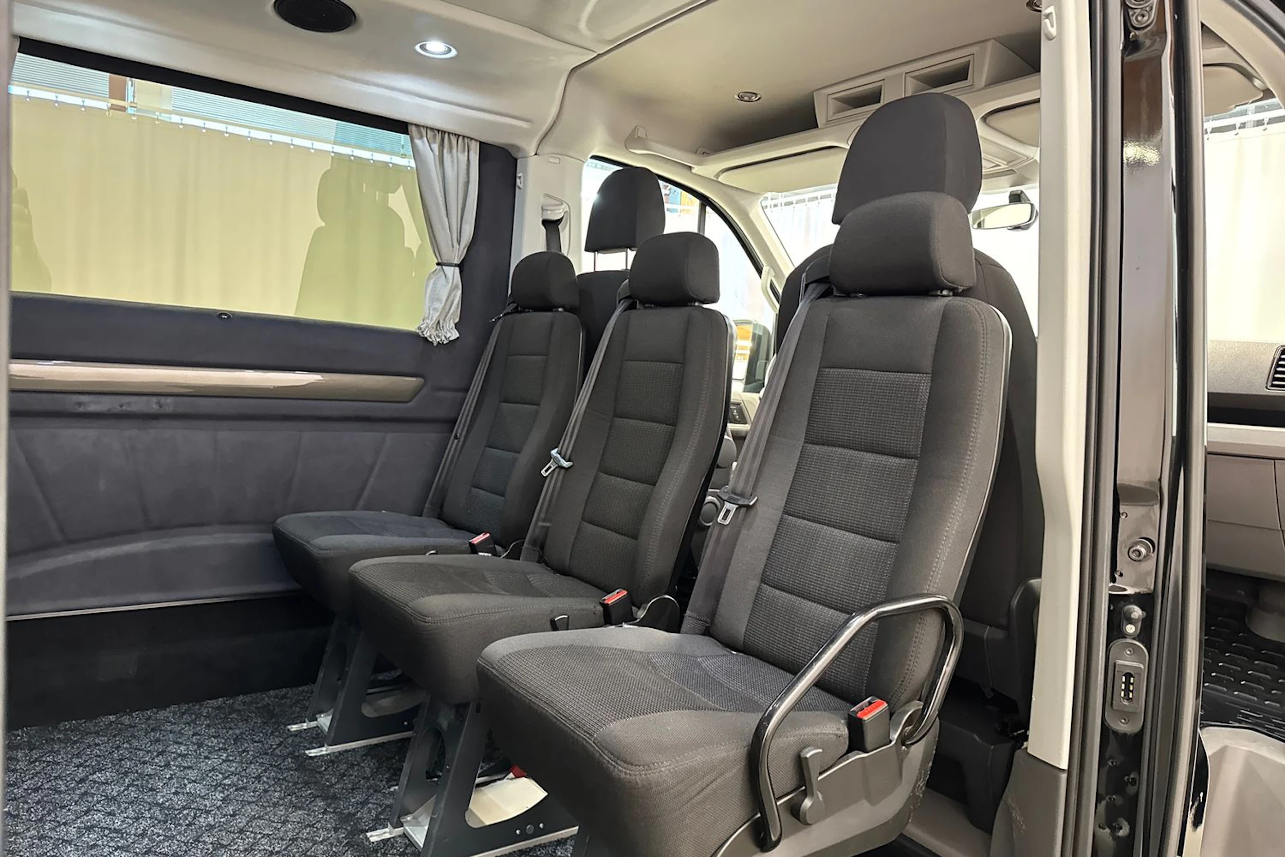 musta Volkswagen Crafter 2023 kuva 28.