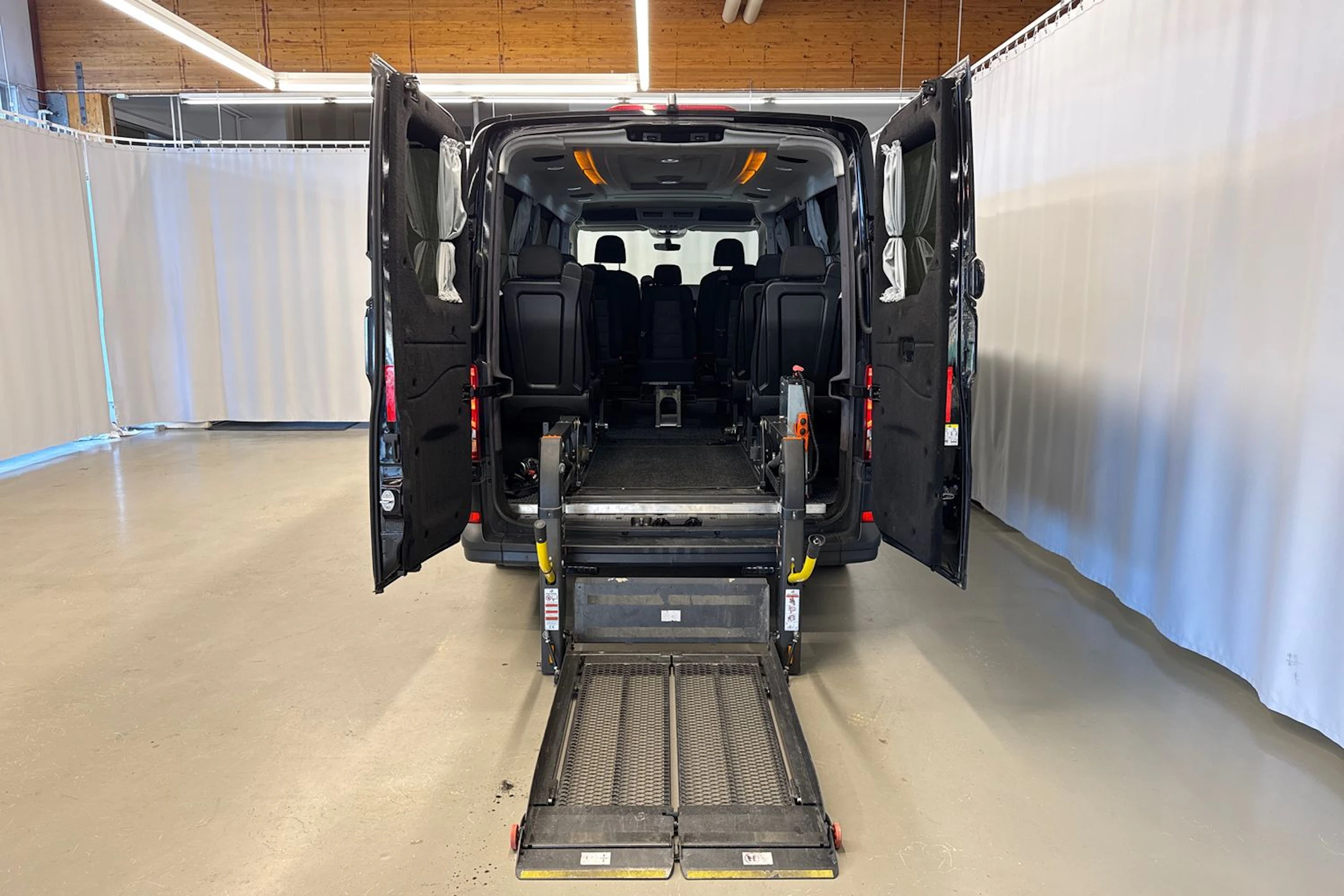 musta Volkswagen Crafter 2023 kuva 31.
