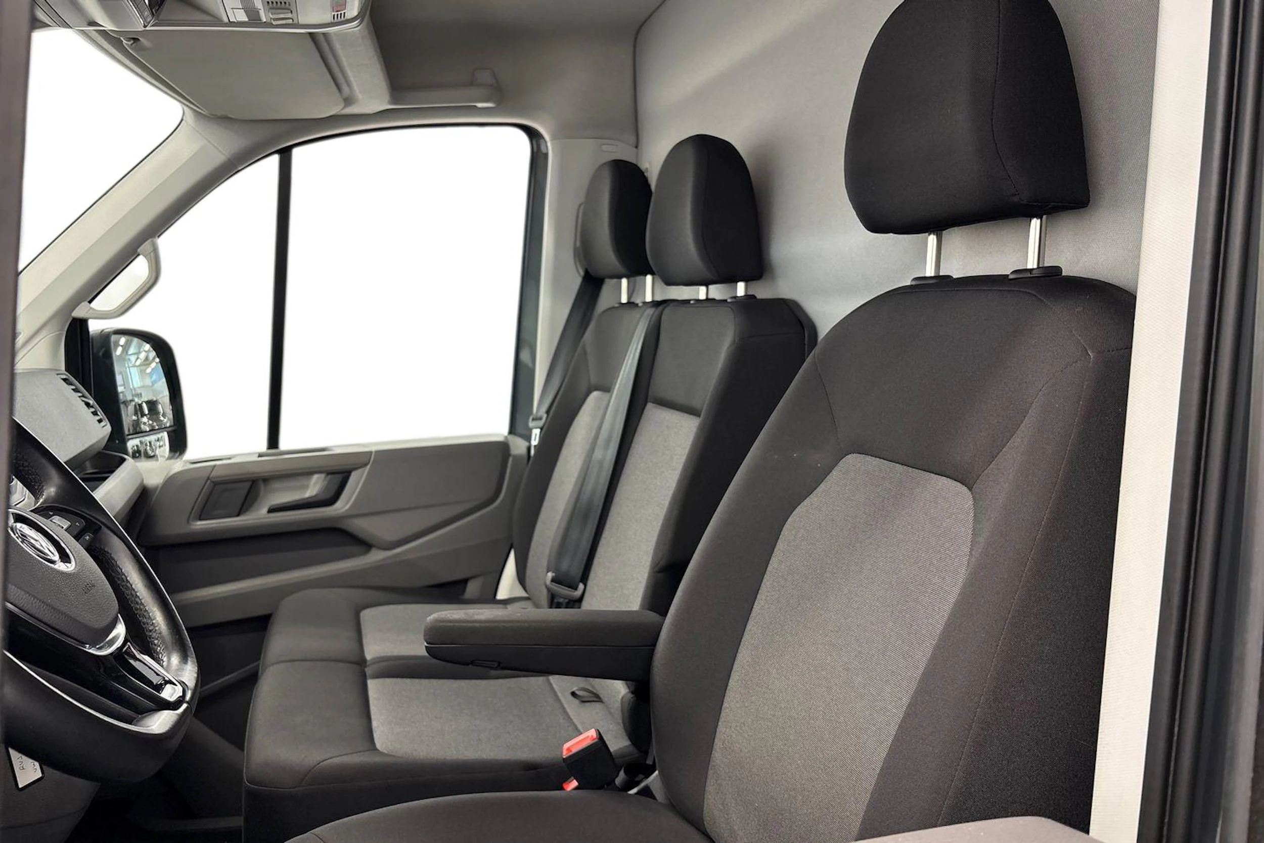 harmaa Volkswagen Crafter 2023 kuva 8.