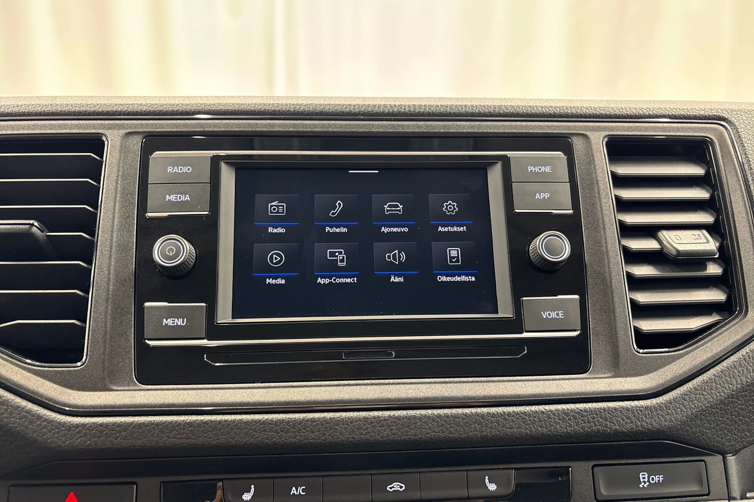harmaa Volkswagen Crafter 2023 kuva 16.