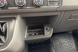 harmaa Volkswagen Crafter 2023 kuva 18.