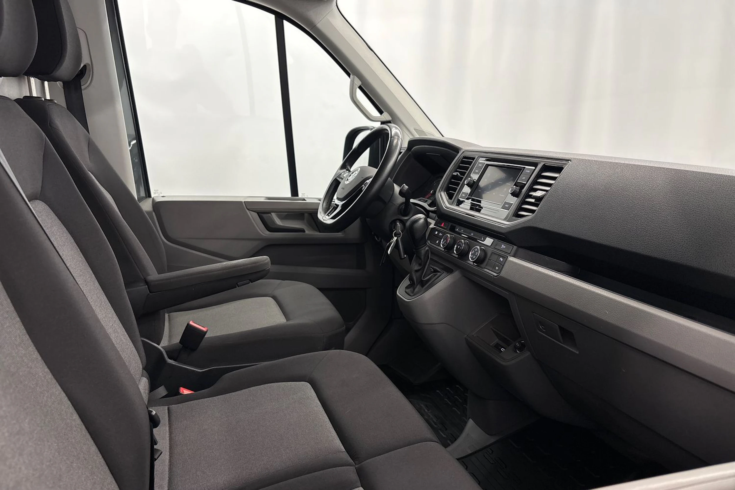 harmaa Volkswagen Crafter 2023 kuva 19.