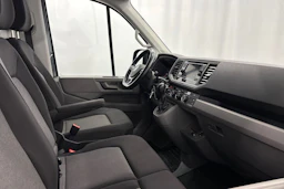 harmaa Volkswagen Crafter 2023 kuva 19.