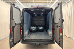 harmaa Volkswagen Crafter 2023 kuva 21.