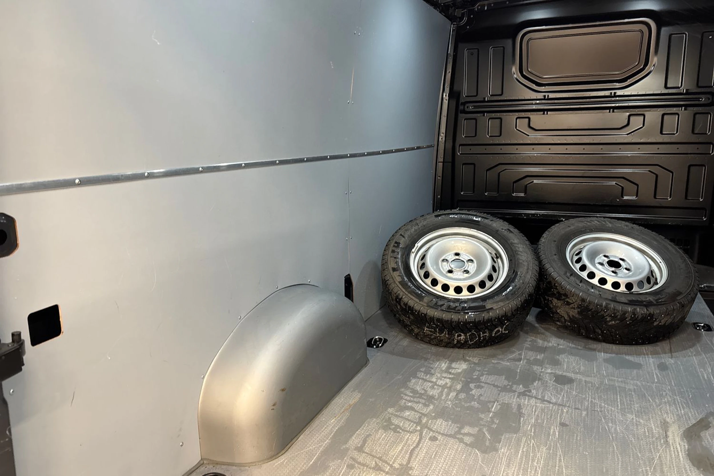 harmaa Volkswagen Crafter 2023 kuva 22.