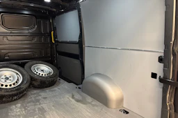 harmaa Volkswagen Crafter 2023 kuva 23.
