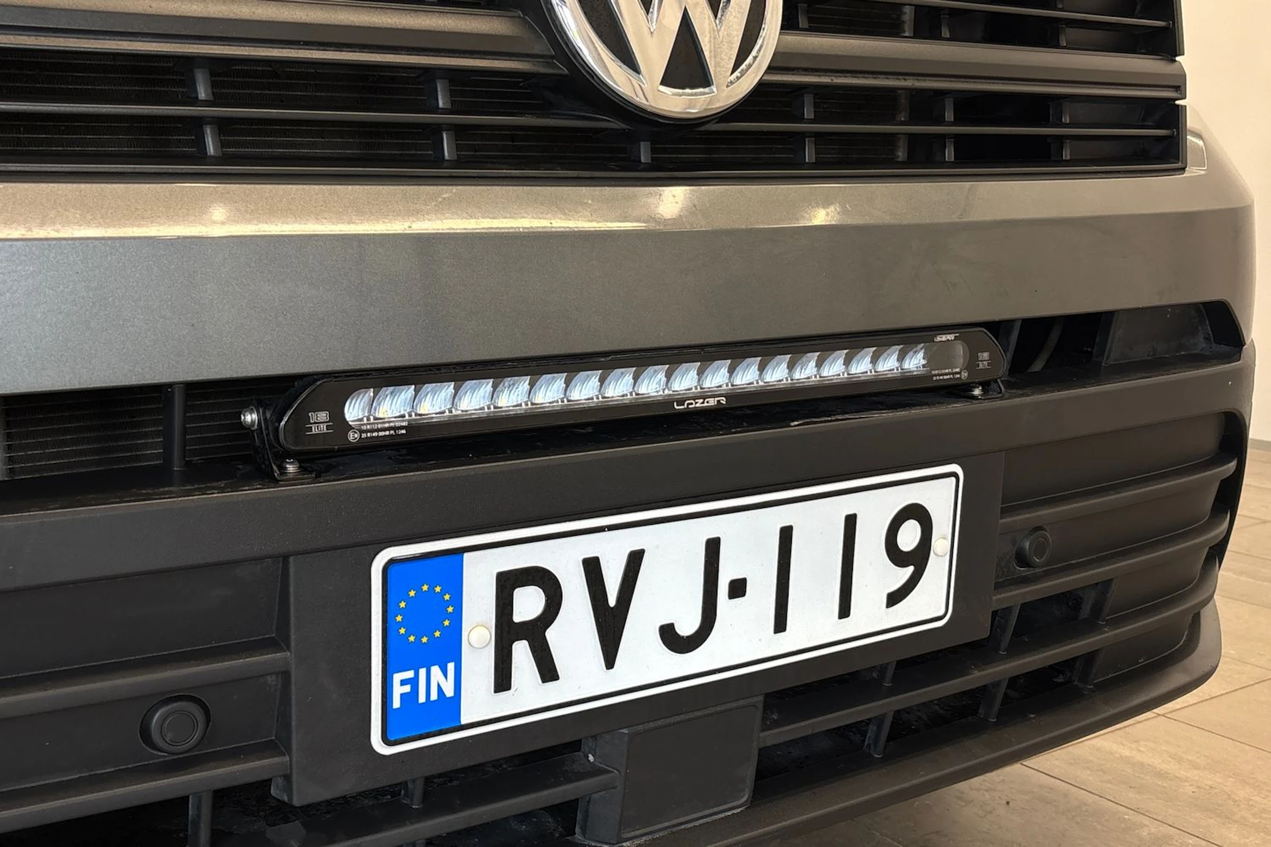 harmaa Volkswagen Crafter 2023 kuva 24.