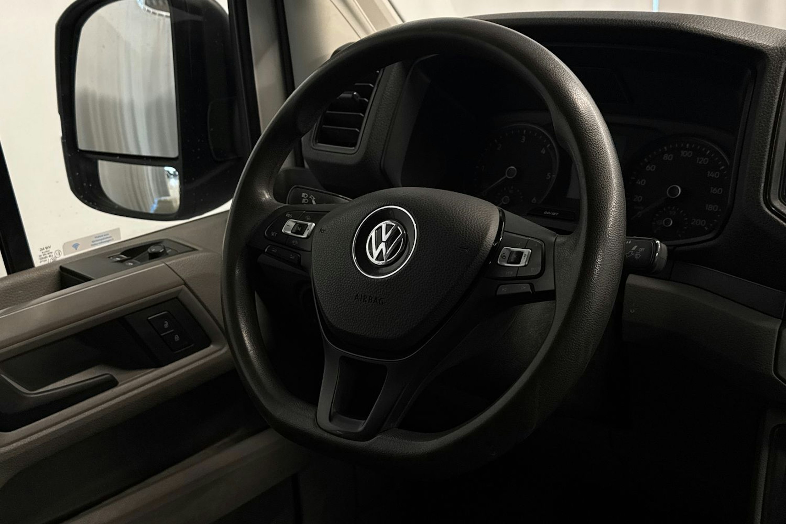 valkoinen Volkswagen Crafter 2023 kuva 13.