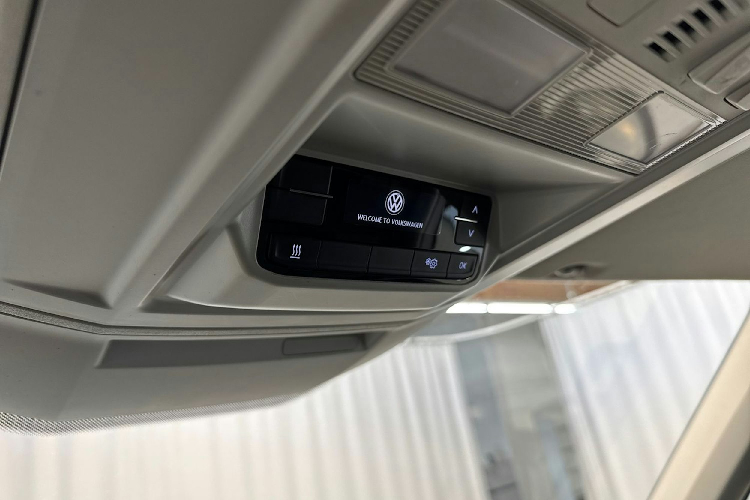 valkoinen Volkswagen Crafter 2023 kuva 17.