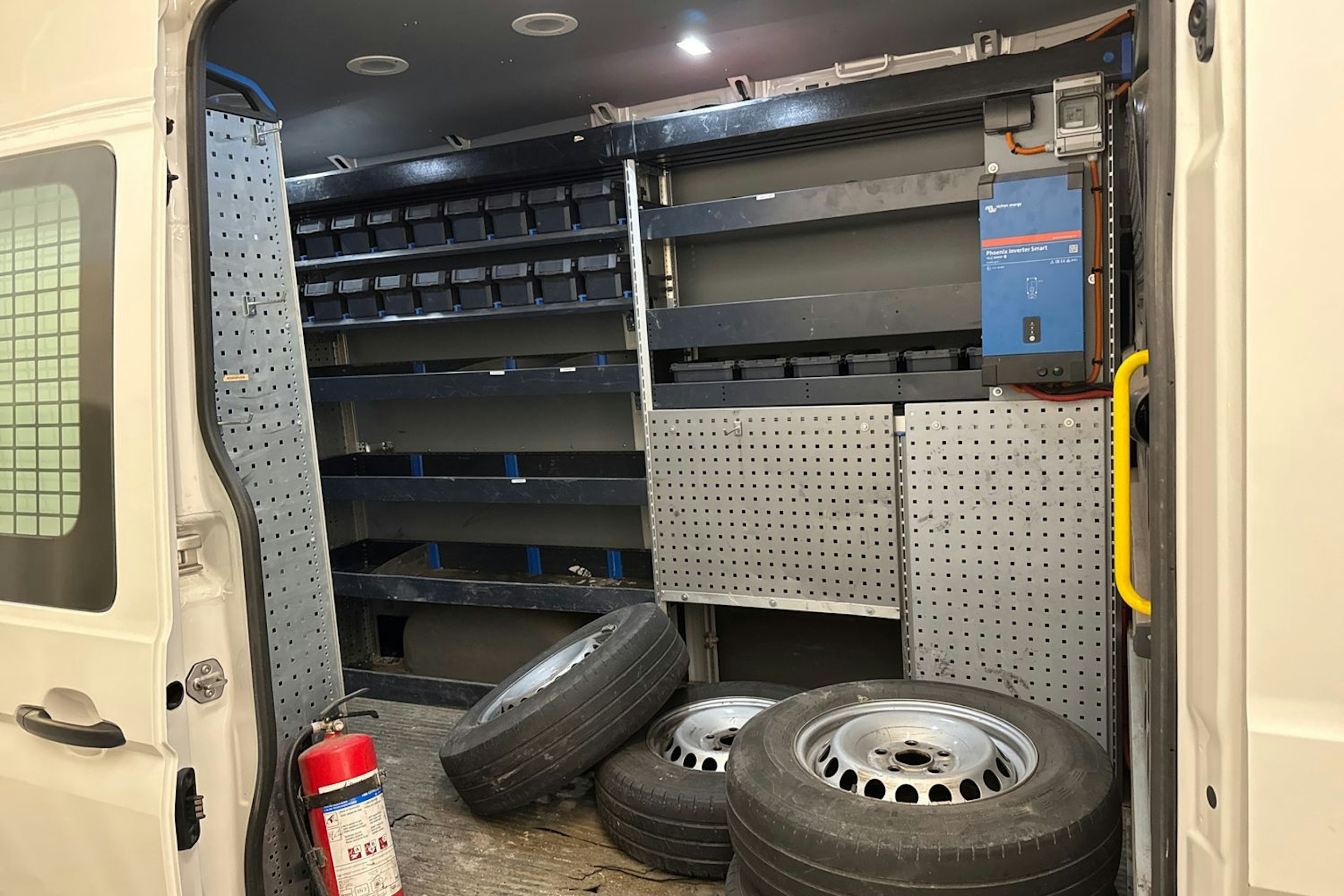 valkoinen Volkswagen Crafter 2023 kuva 20.