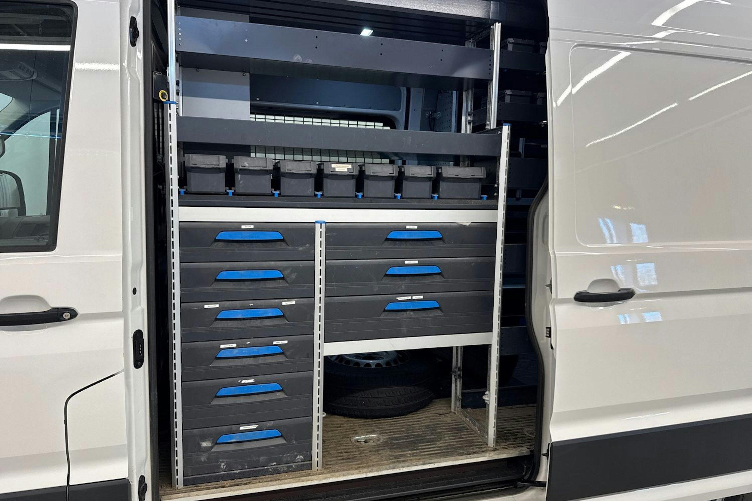 valkoinen Volkswagen Crafter 2023 kuva 25.