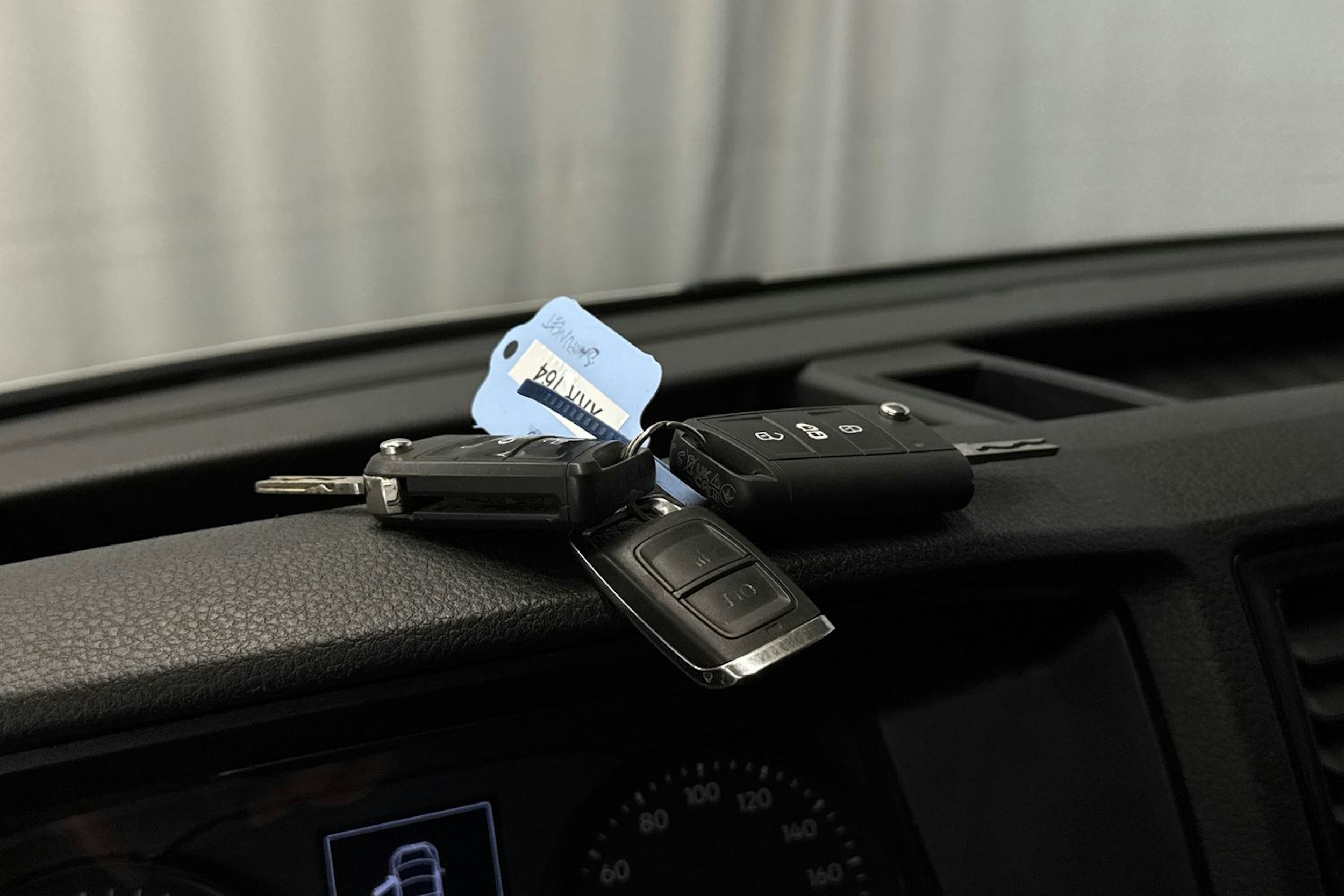 valkoinen Volkswagen Crafter 2023 kuva 26.