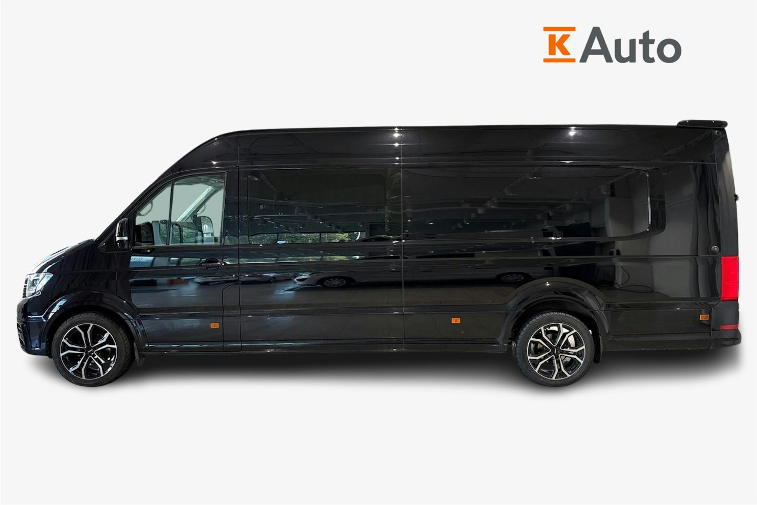 musta Volkswagen Crafter 2023 kuva 6.