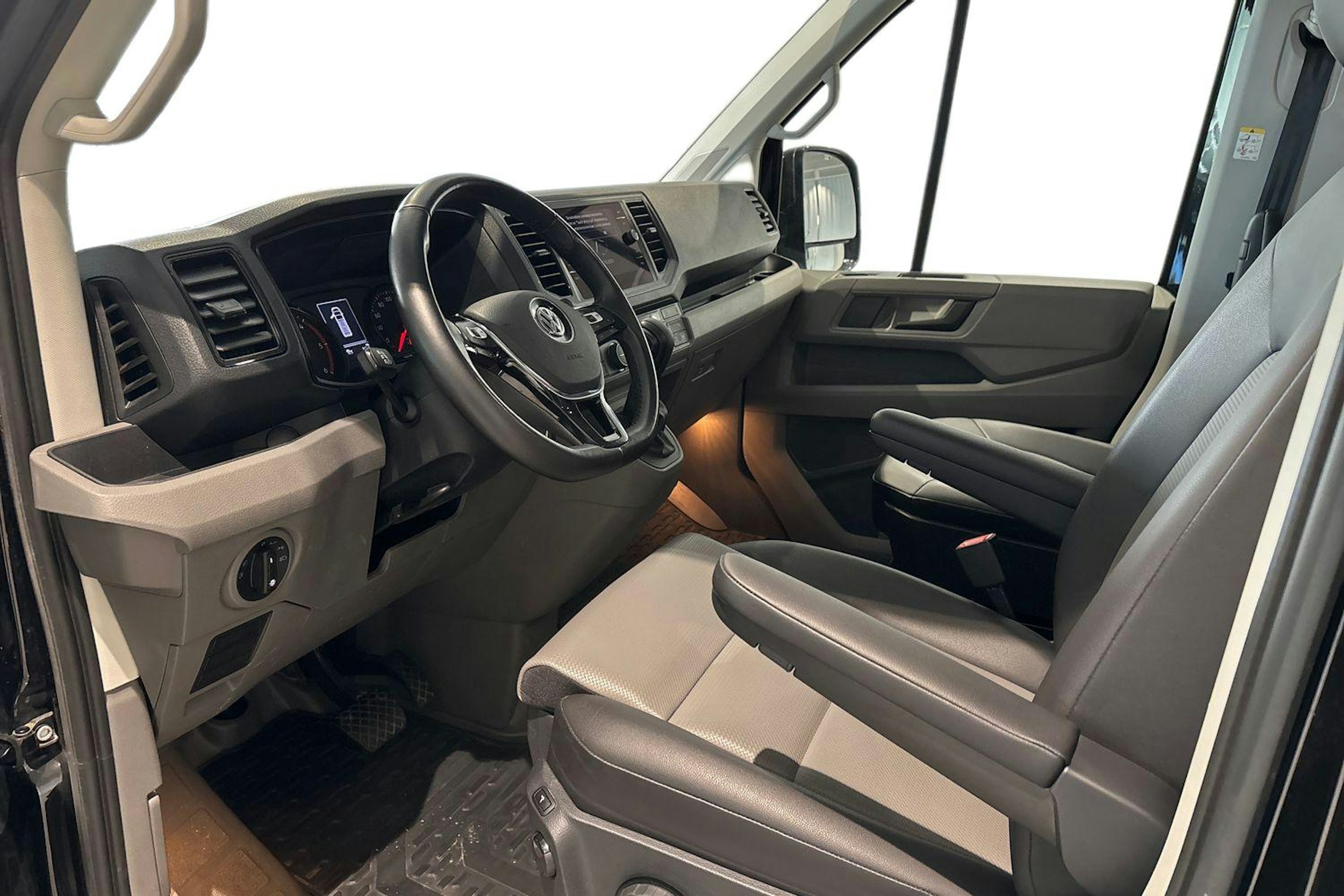 musta Volkswagen Crafter 2023 kuva 7.