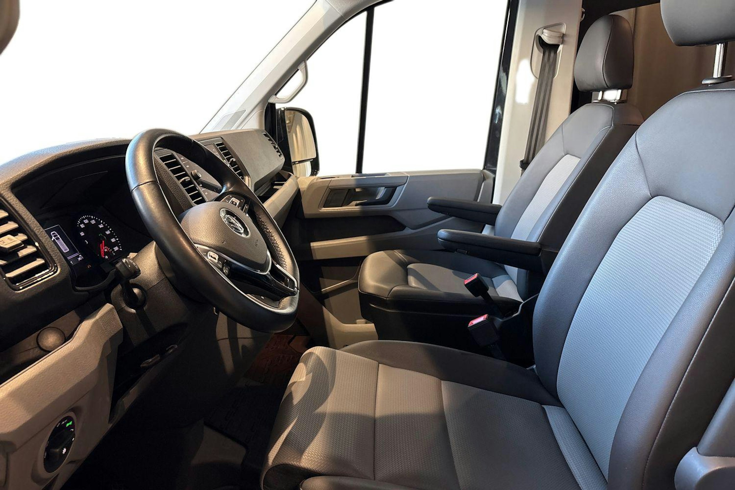musta Volkswagen Crafter 2023 kuva 10.