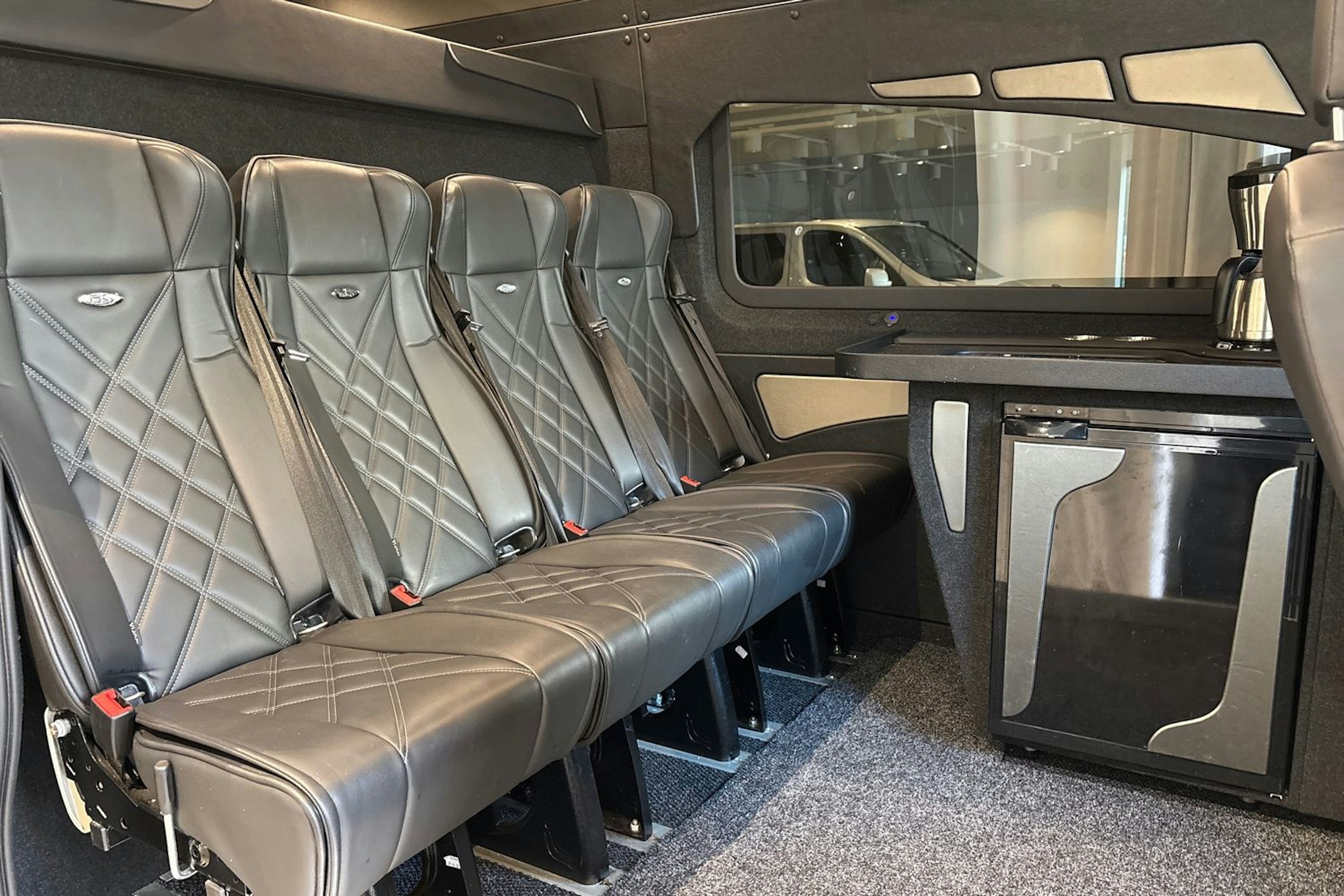 musta Volkswagen Crafter 2023 kuva 16.