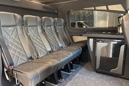 musta Volkswagen Crafter 2023 kuva 16.