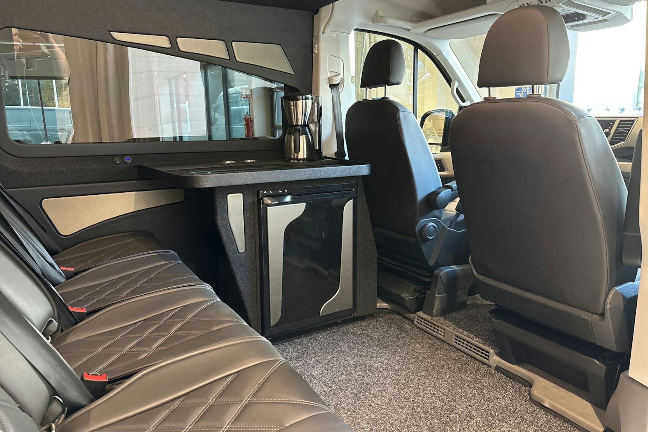 musta Volkswagen Crafter 2023 kuva 17.