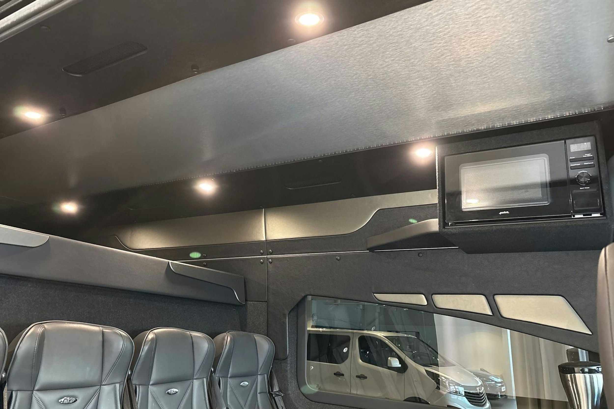 musta Volkswagen Crafter 2023 kuva 18.